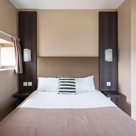 Tempologis - Chateau De La Rochette Appart hôtel 3*