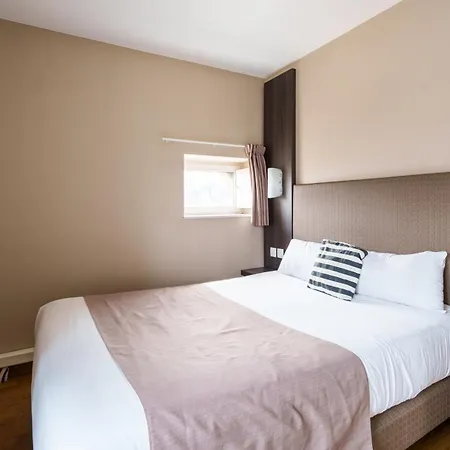 Appart hôtel Tempologis - Chateau De La Rochette 3*